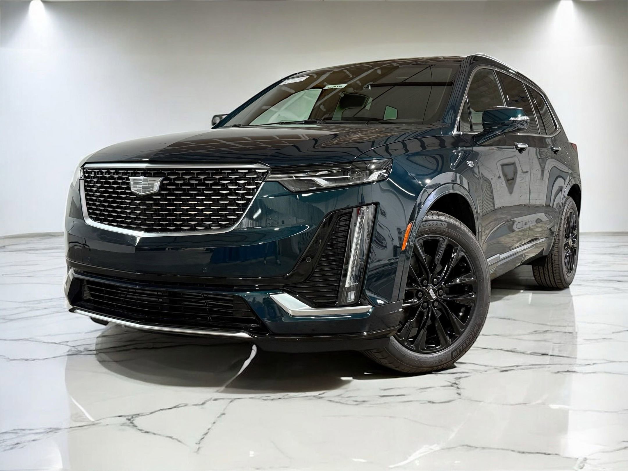 2025 Cadillac XT6 Luxury photo 2
