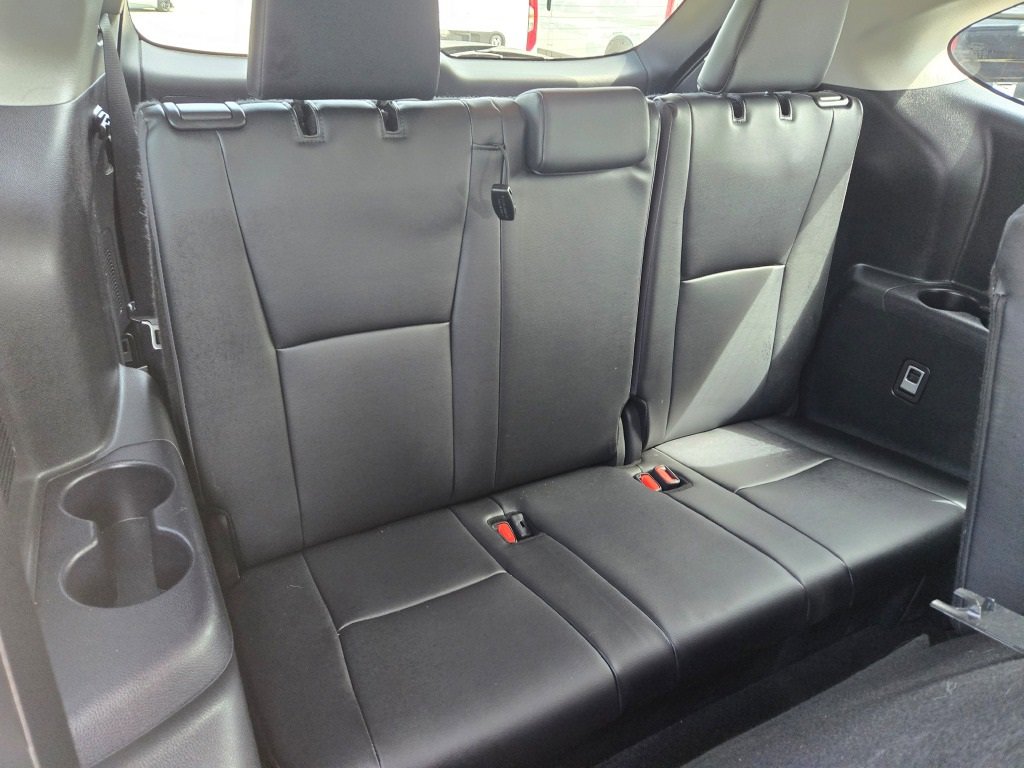 2024 Toyota Highlander LE photo 8