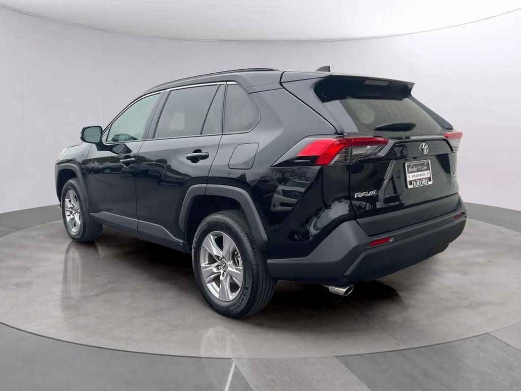 2025 Toyota RAV4 XLE photo 3
