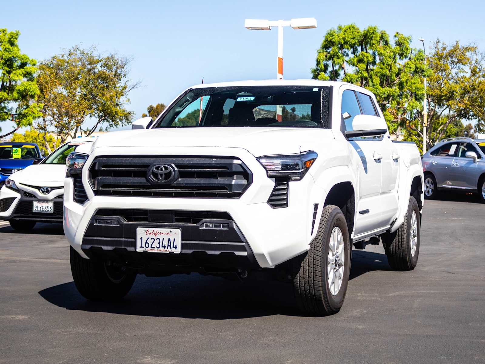 2024 Toyota Tacoma SR5 photo 3