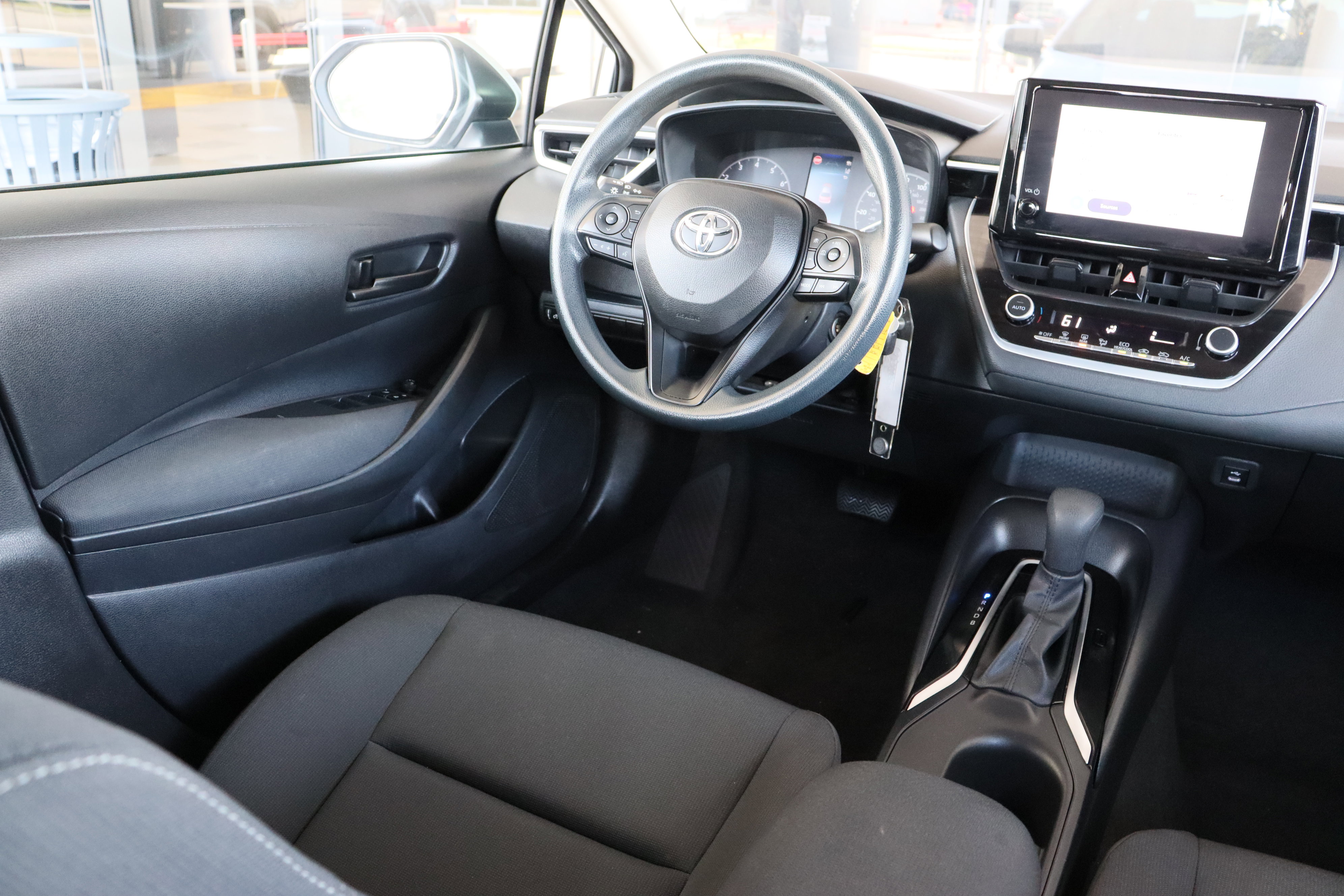 2023 Toyota Corolla LE photo 26