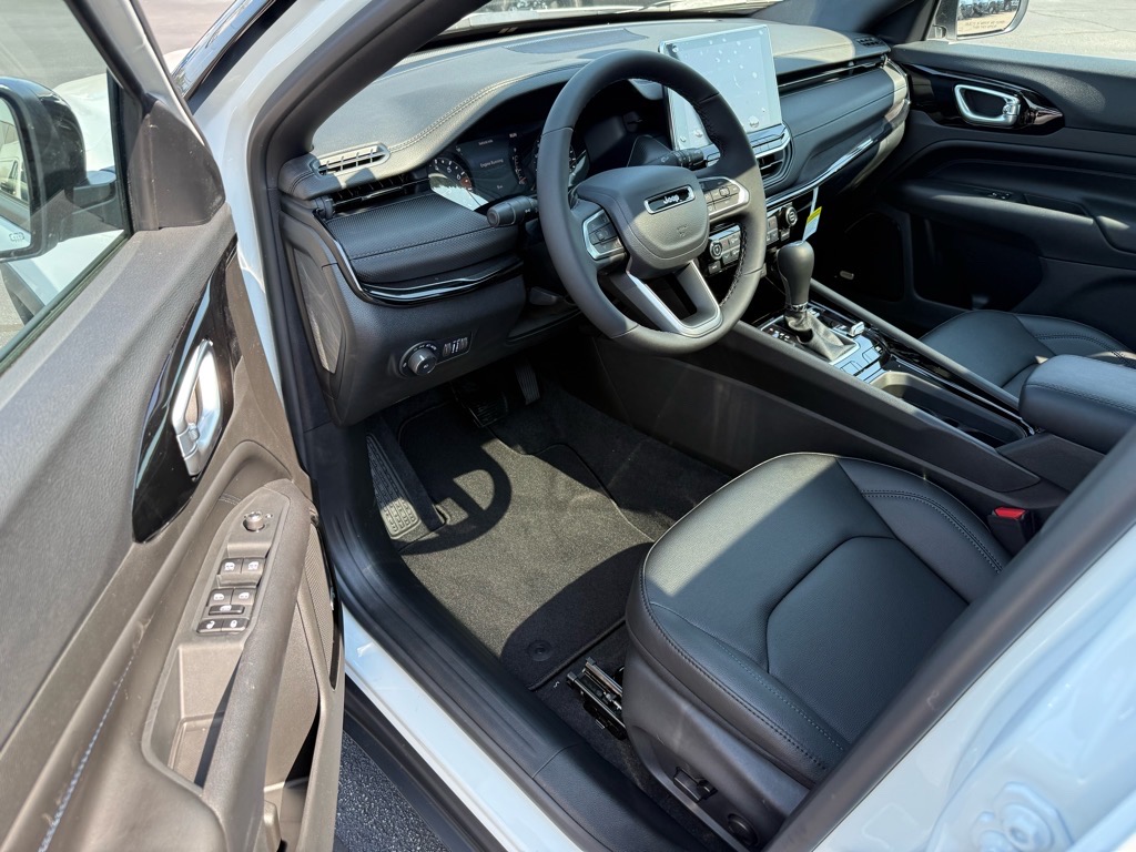 2025 Jeep Compass Limited photo 4