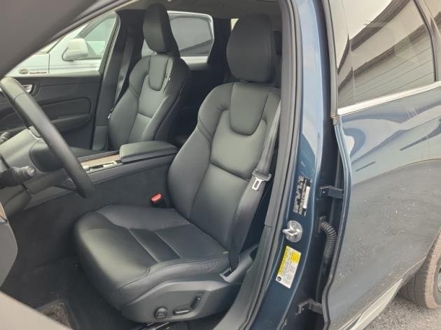 2023 Volvo XC60 B5 Plus photo 3