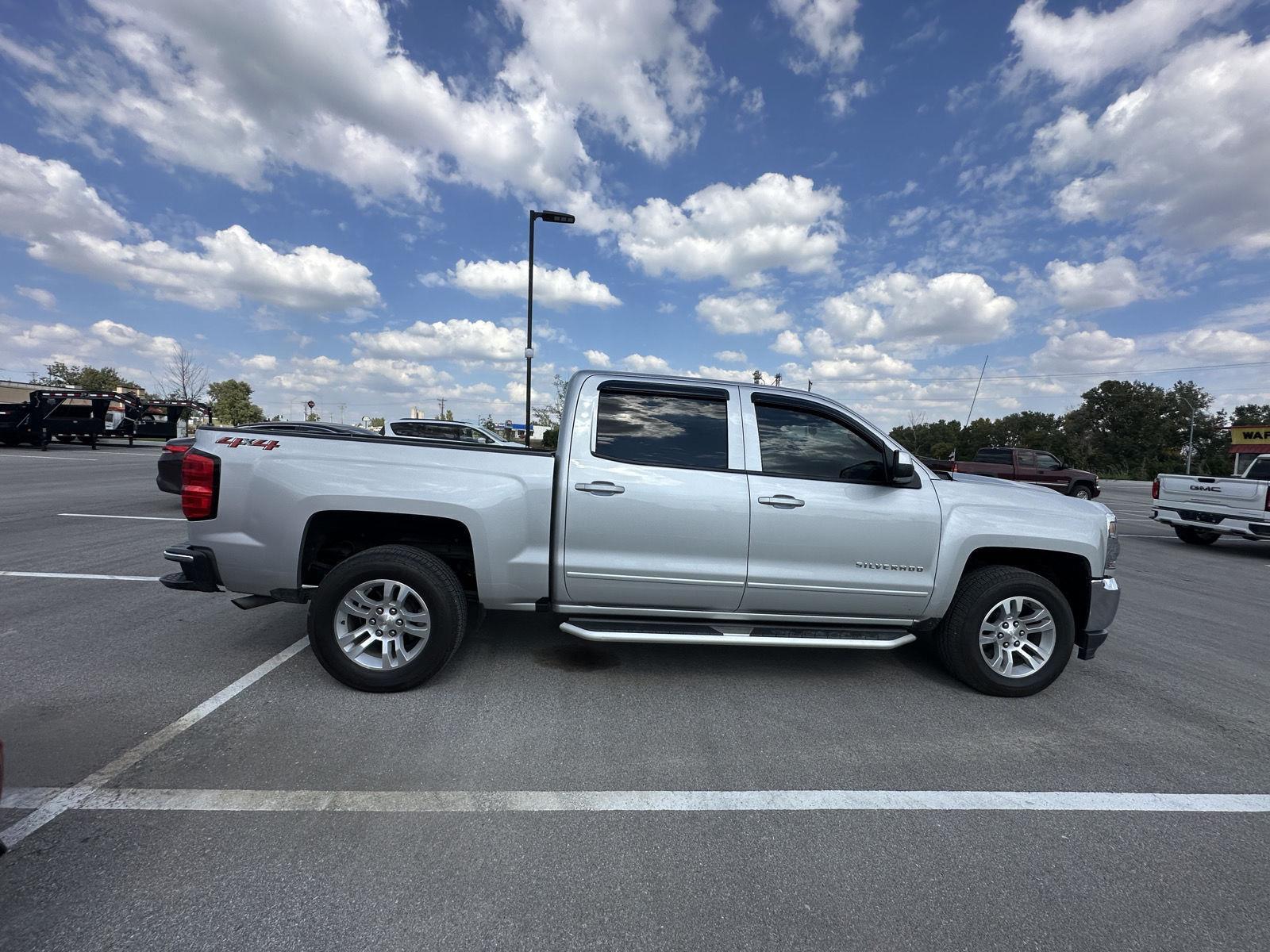 2018 Chevrolet Silverado 1500 LT photo 4