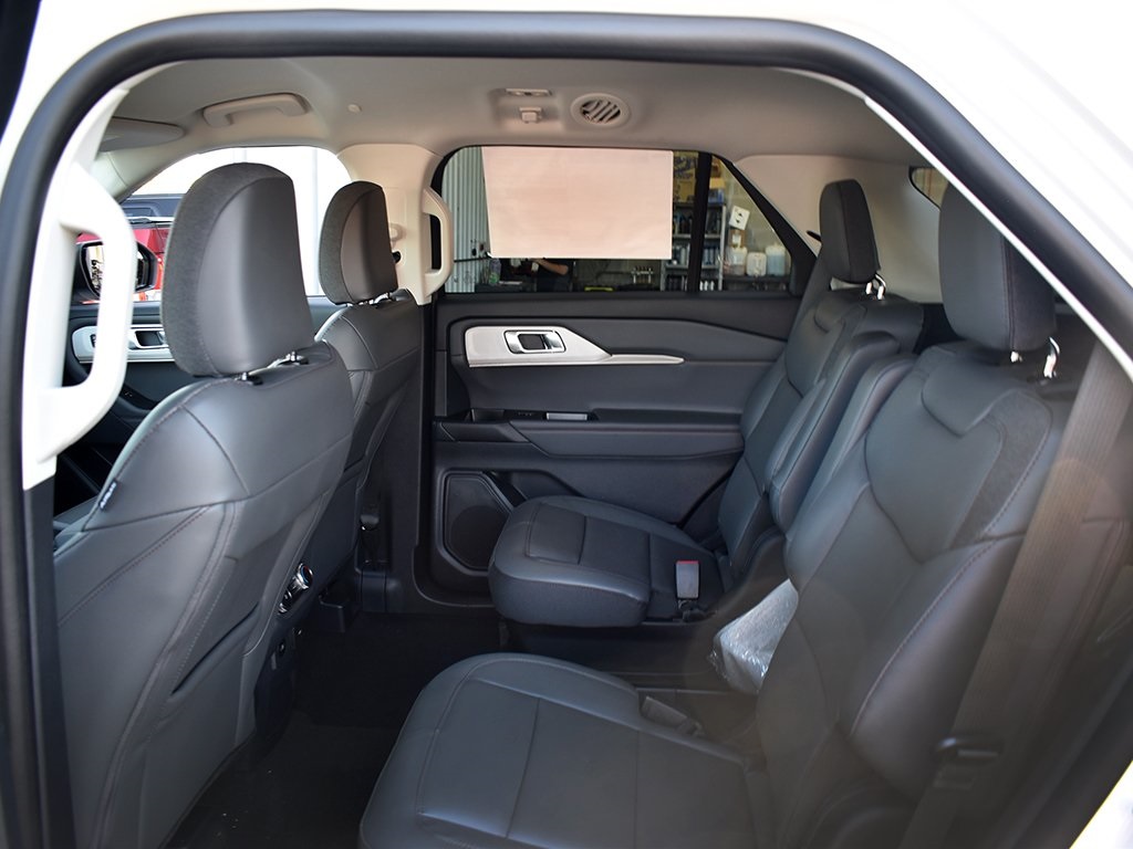 2025 Ford Explorer photo 6