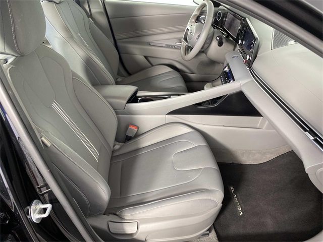 2022 Hyundai Elantra SEL photo 10