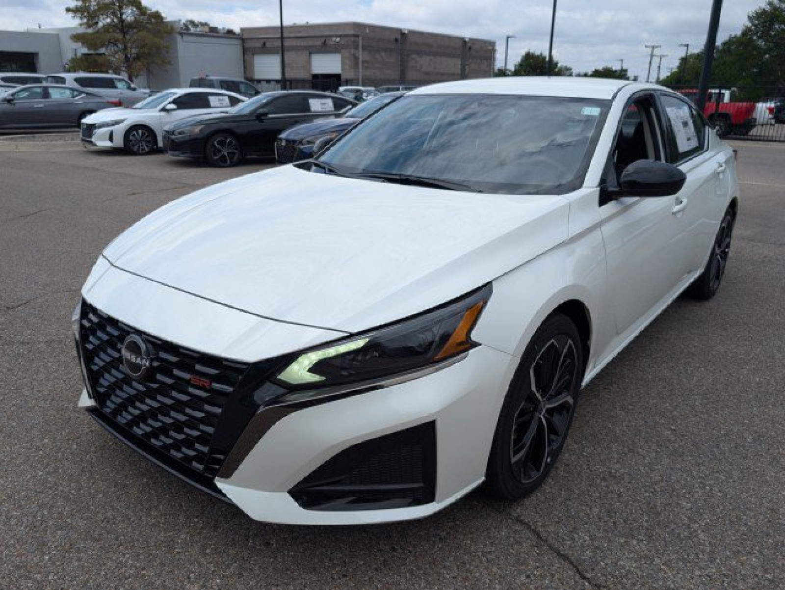 Used 2024 PEARL WHIT Nissan 2.5 SR image 9