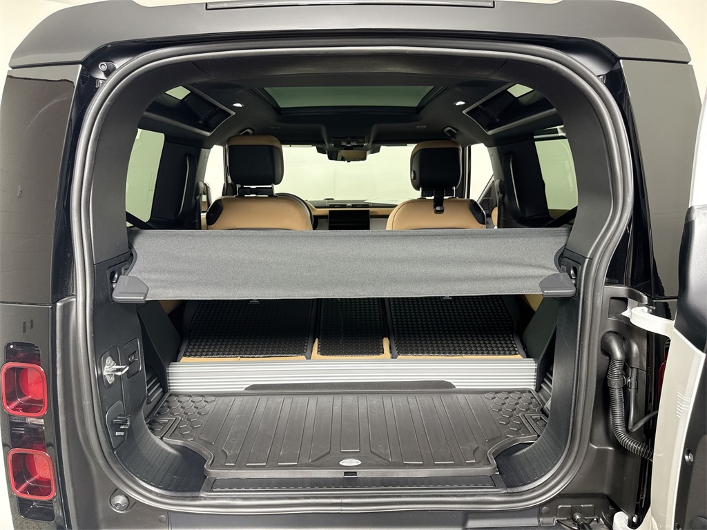 2025 Land Rover Defender 90 X-Dynamic SE photo 17