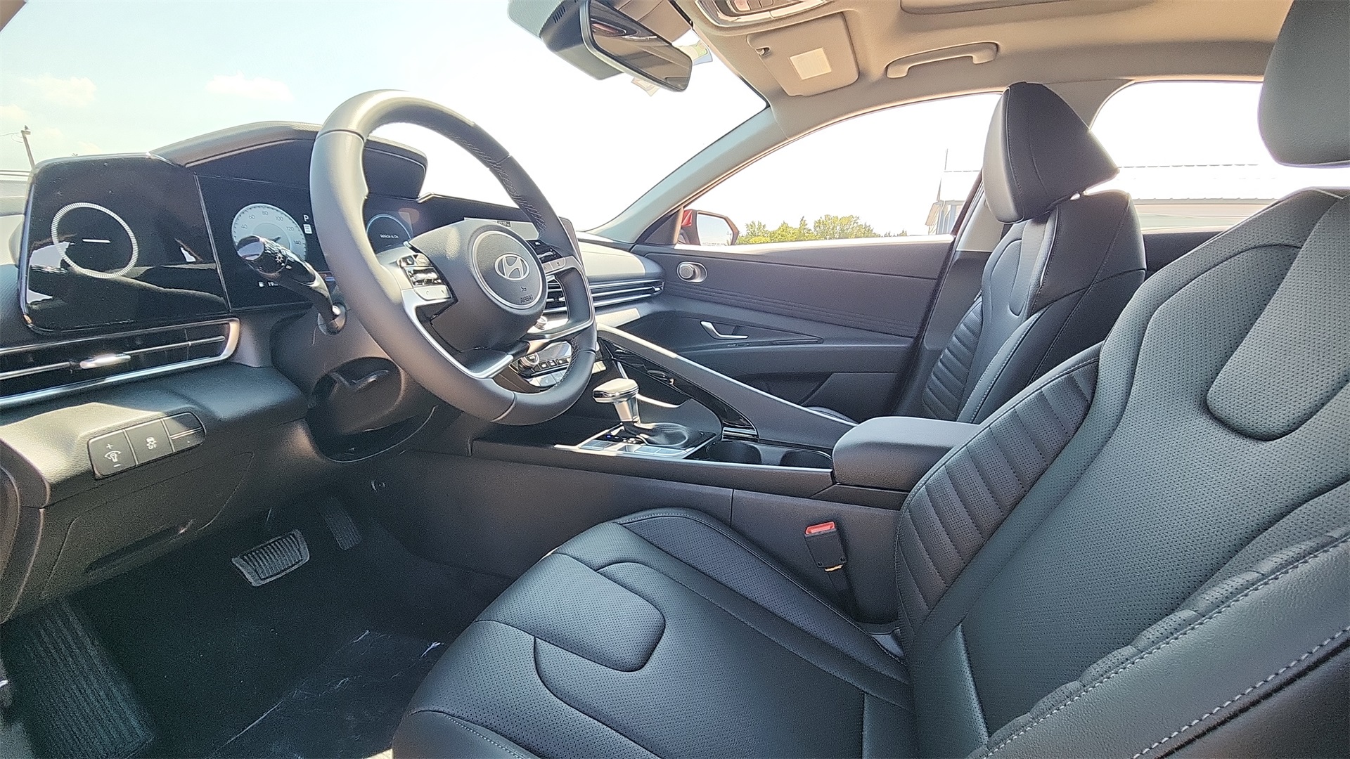 2025 Hyundai Elantra Limited photo 15
