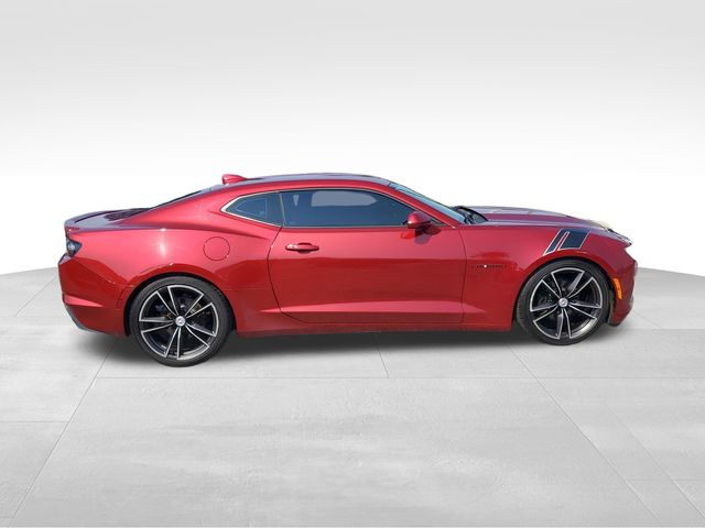 2021 Chevrolet Camaro 1LT photo 2