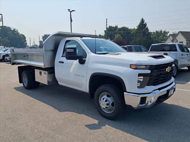 2025 Chevrolet Silverado 3500HD Work Truck photo 3