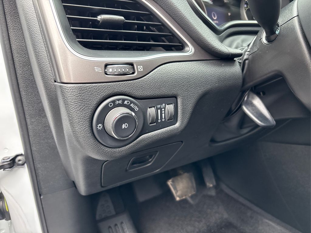 2022 Jeep Cherokee Latitude Lux photo 29
