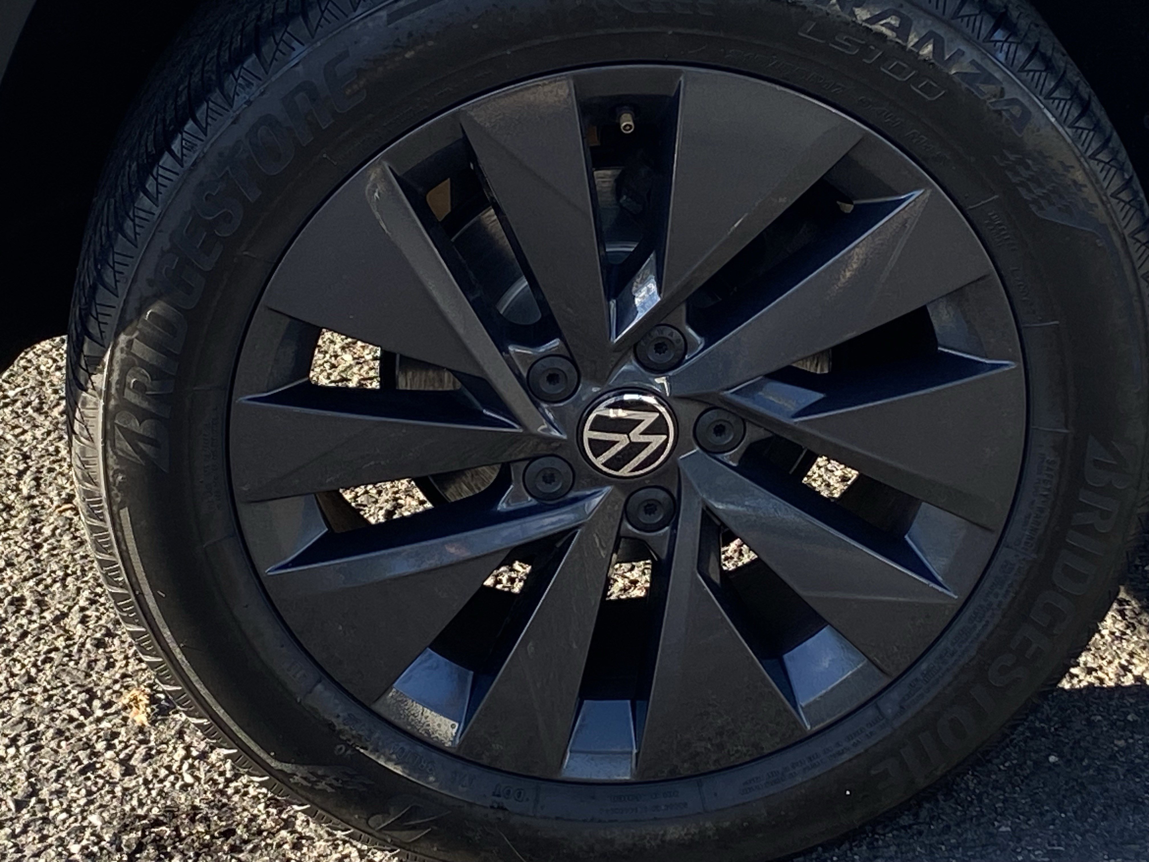 2022 Volkswagen Taos S photo 2