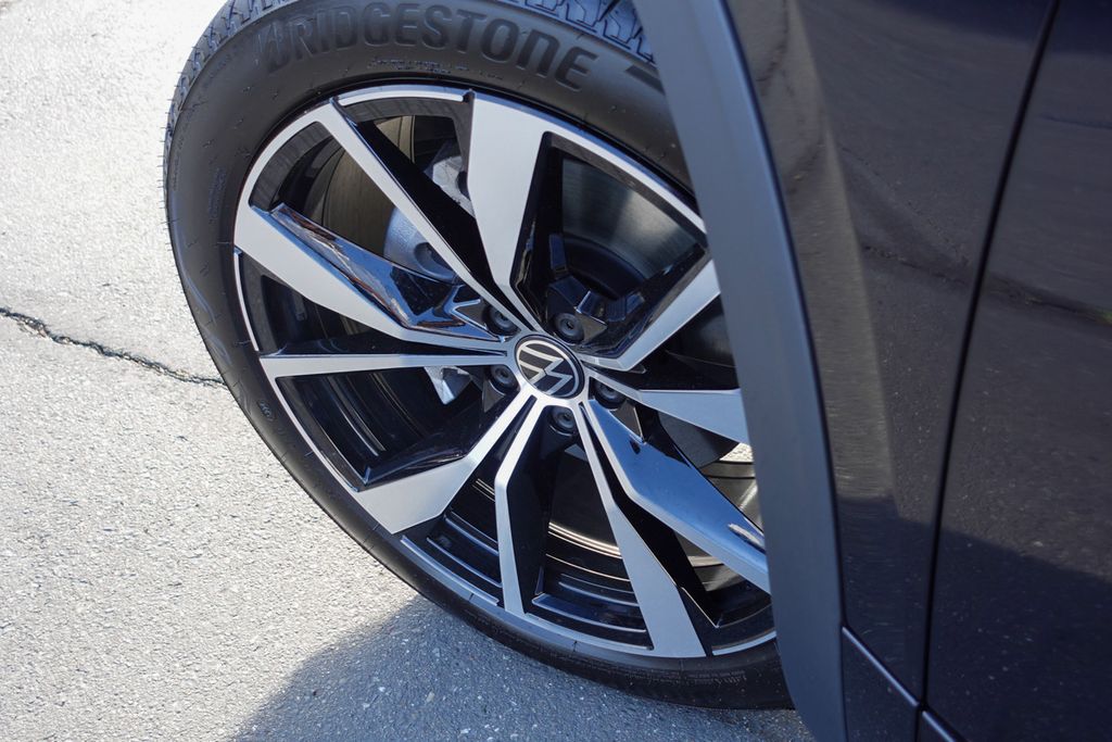 2025 Volkswagen Atlas SEL Premium R-Line photo 11
