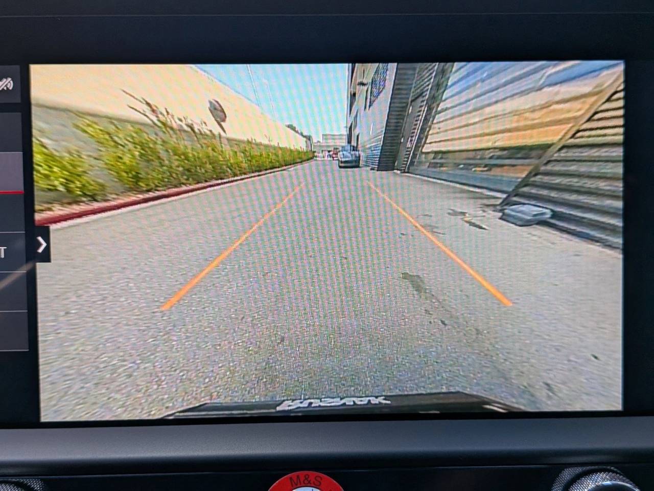 2025 Porsche Macan Base photo 18