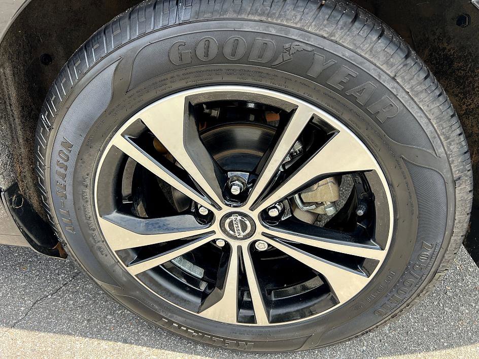 2023 Nissan Sentra SV photo 9