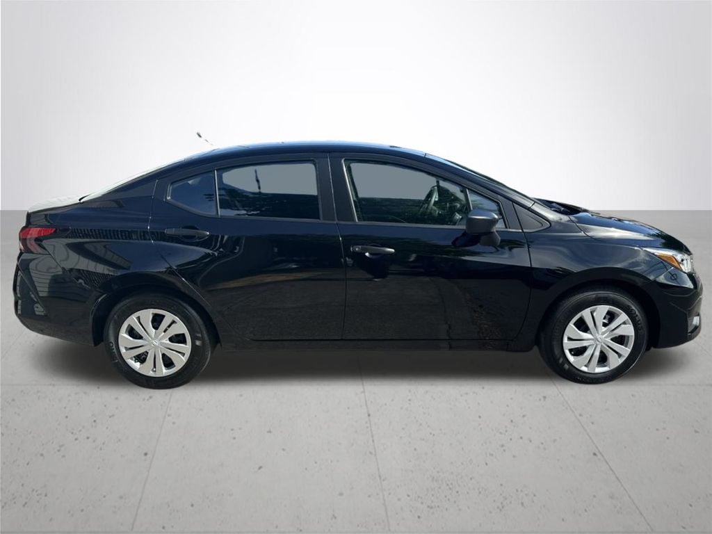 2025 Nissan Versa 1.6 S photo 6