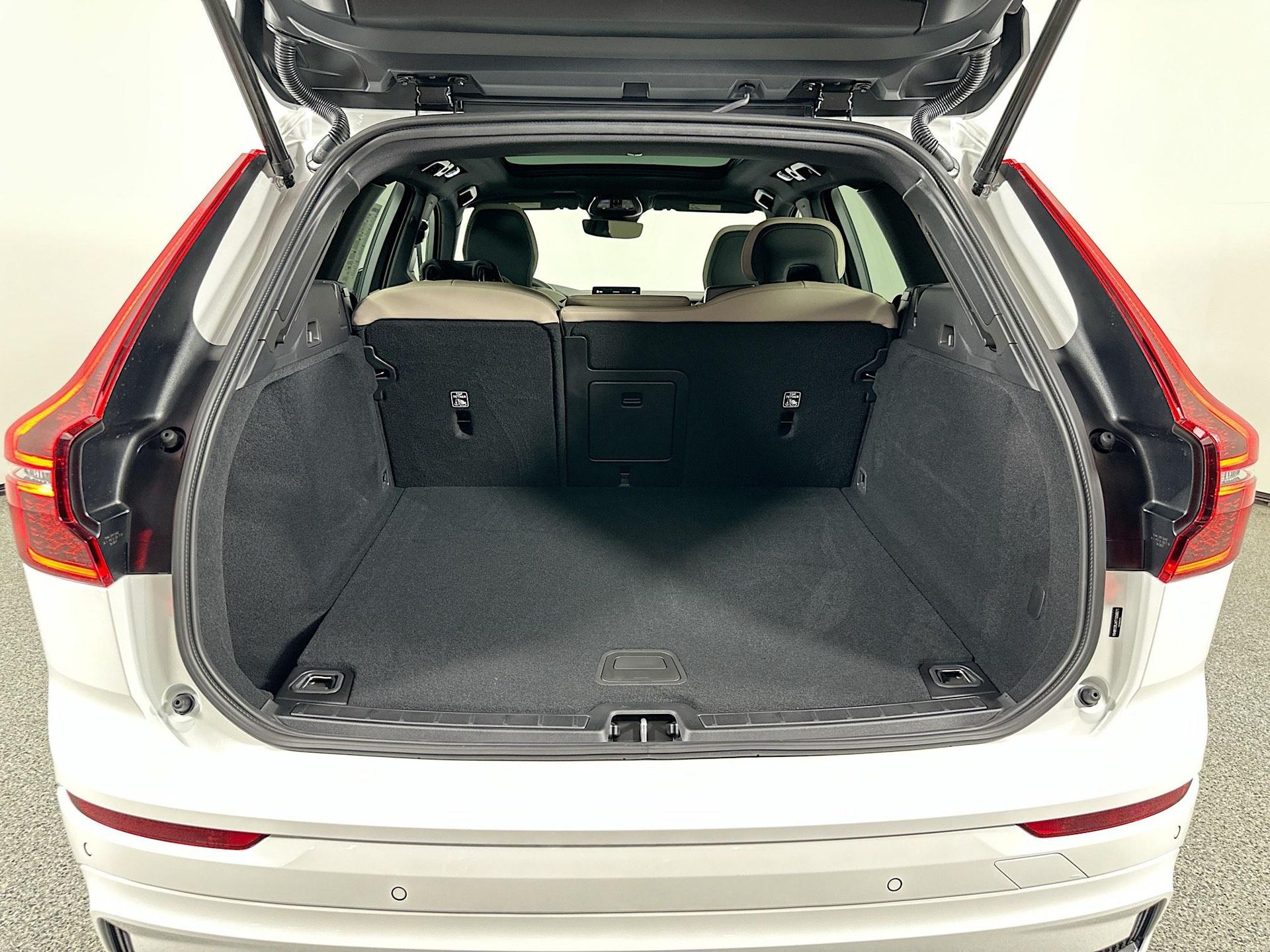 2026 Volvo XC60 B5 Core photo 24