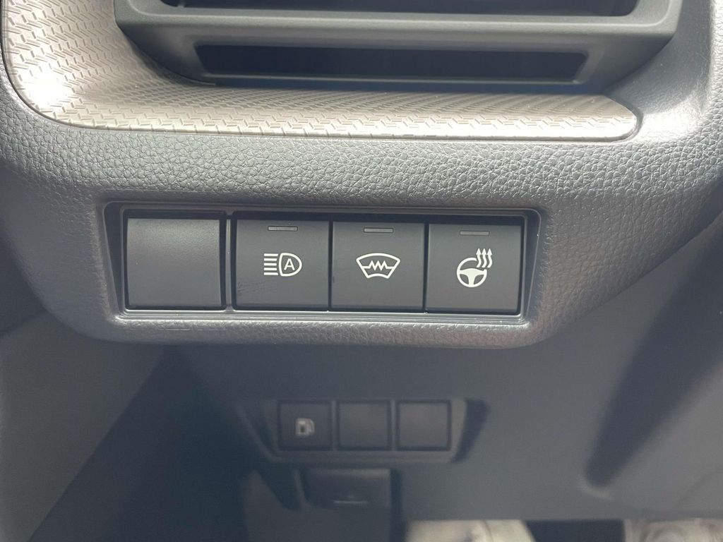 2025 Toyota Prius XLE photo 17