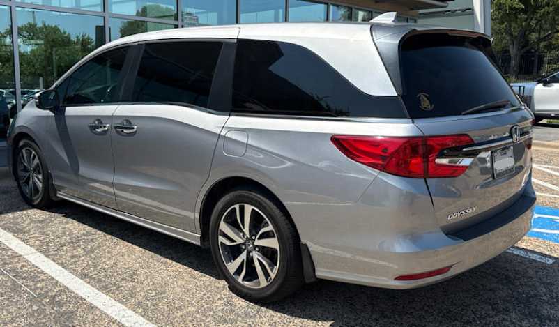 2022 Honda Odyssey Touring photo 4
