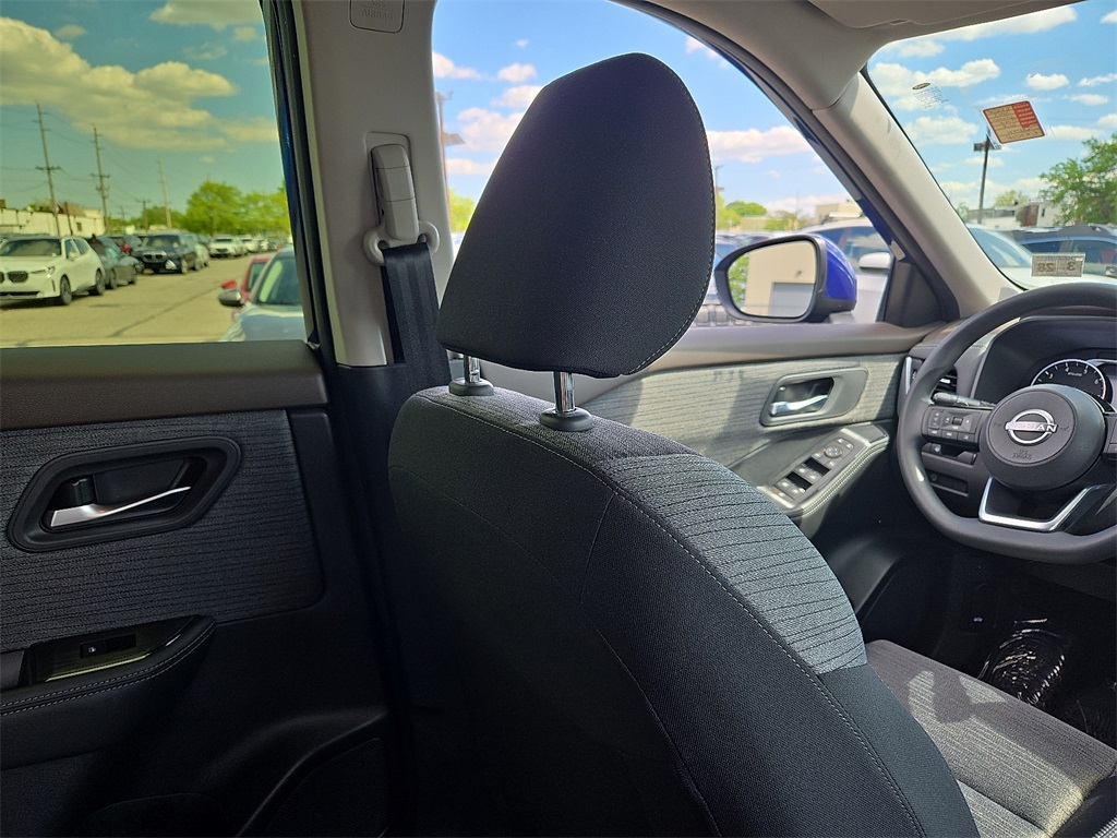 2023 Nissan Rogue SV photo 14