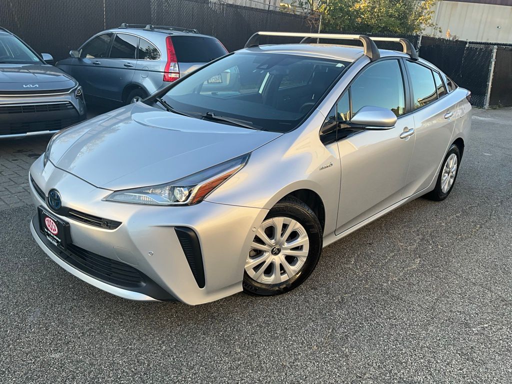 2019 Toyota Prius LE's photo