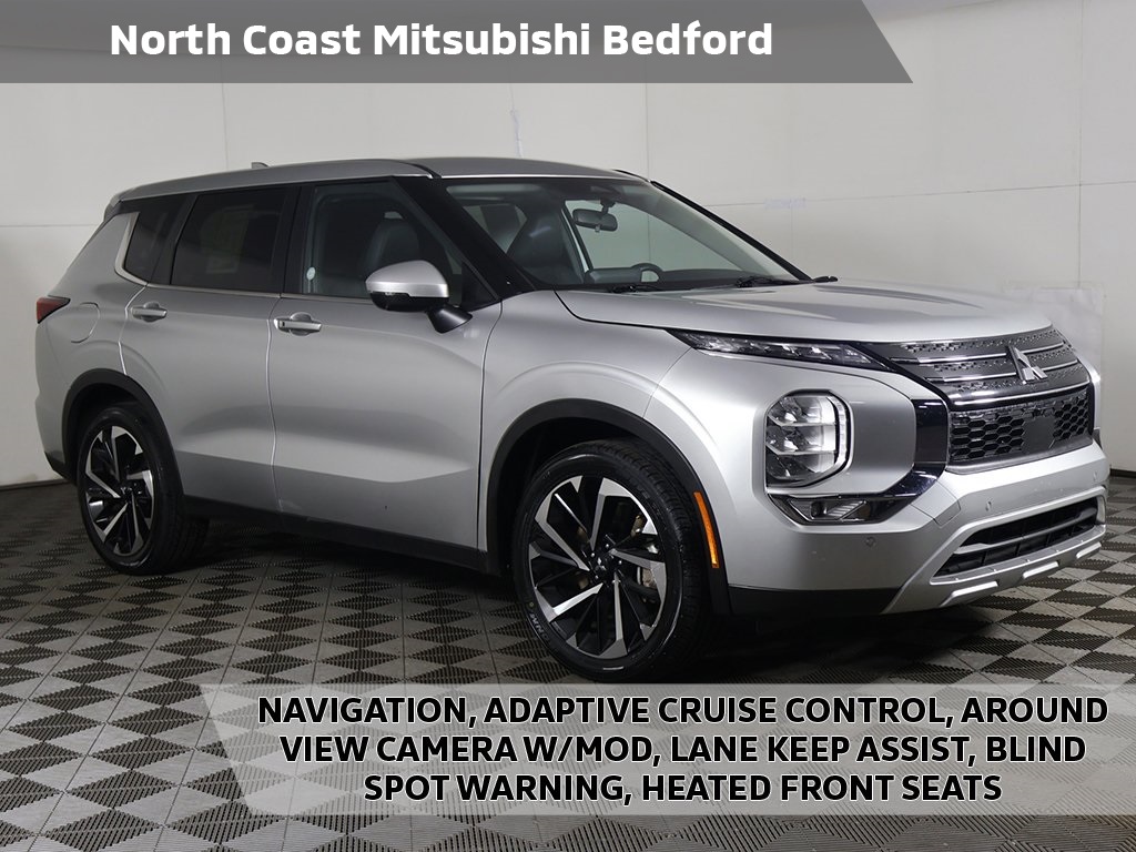 2024 Mitsubishi Outlander SE's photo