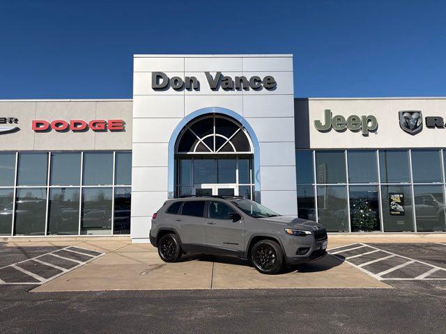 2023 Jeep Cherokee Altitude Lux's photo