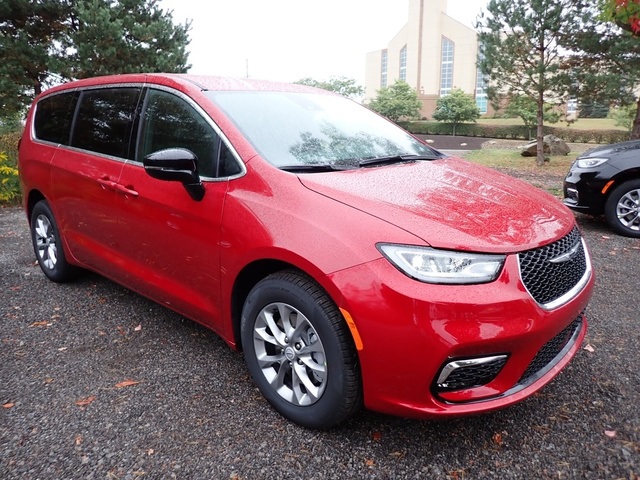 2026 Chrysler Pacifica photo 8