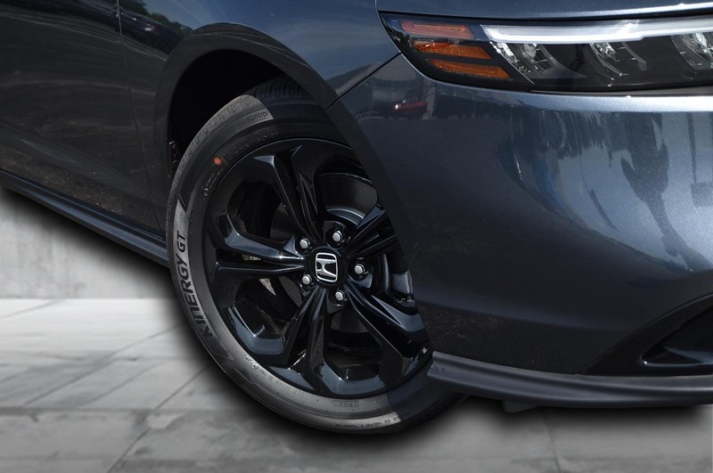 2025 Honda Accord SE photo 2