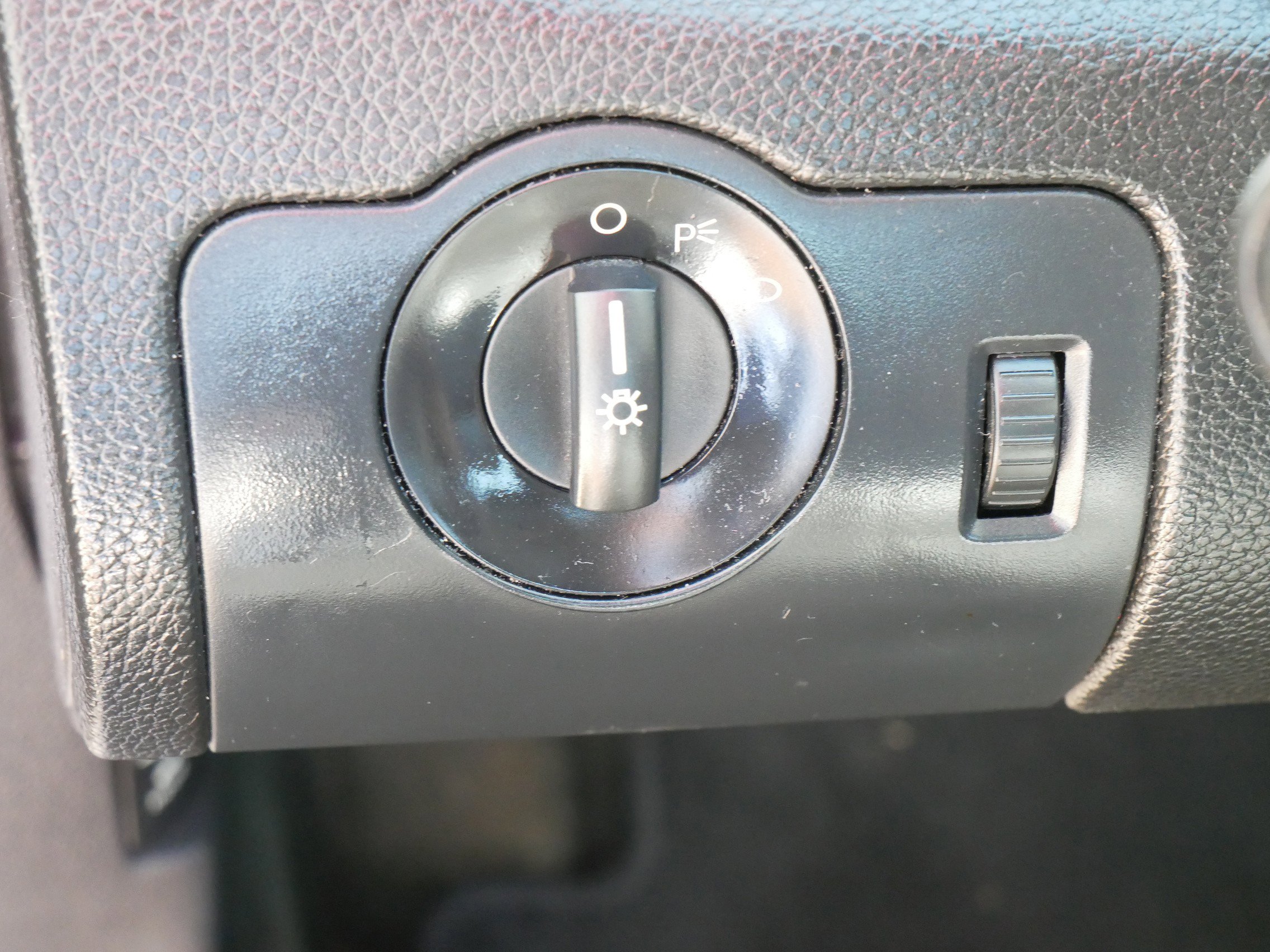 2014 Ford Mustang V6 Premium photo 17