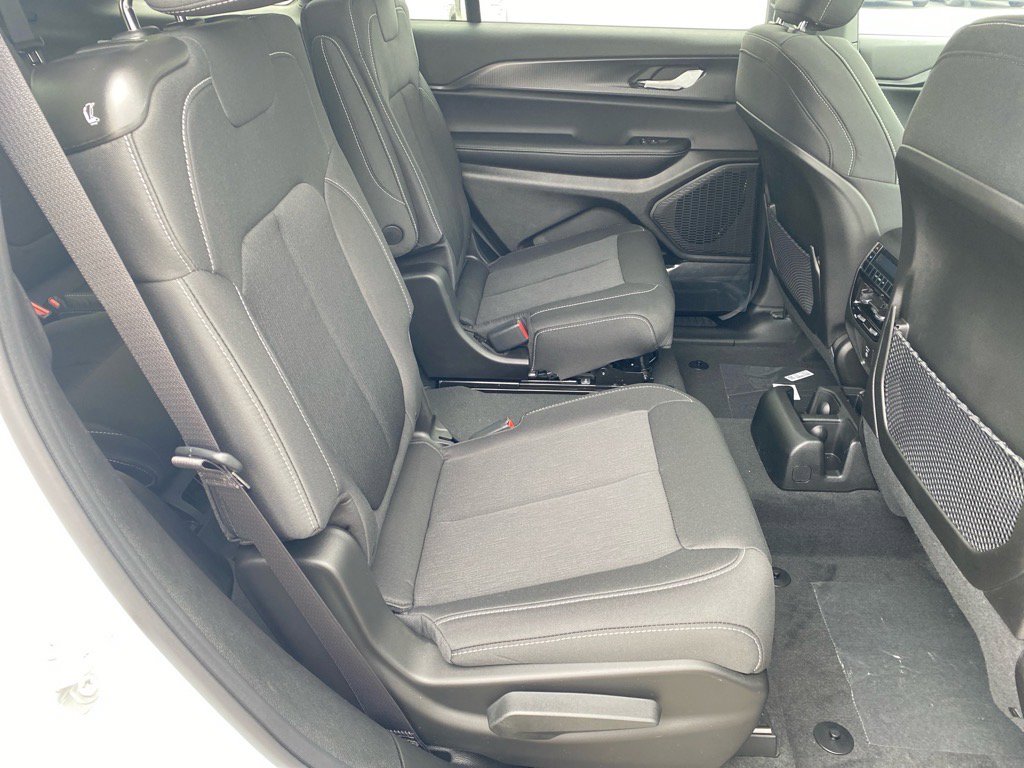 2025 Jeep Grand Cherokee Laredo X photo 15