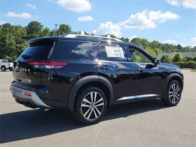 2025 Nissan Pathfinder Platinum photo 3