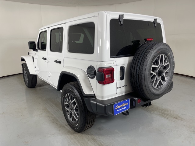 2025 Jeep Wrangler Sahara photo 6