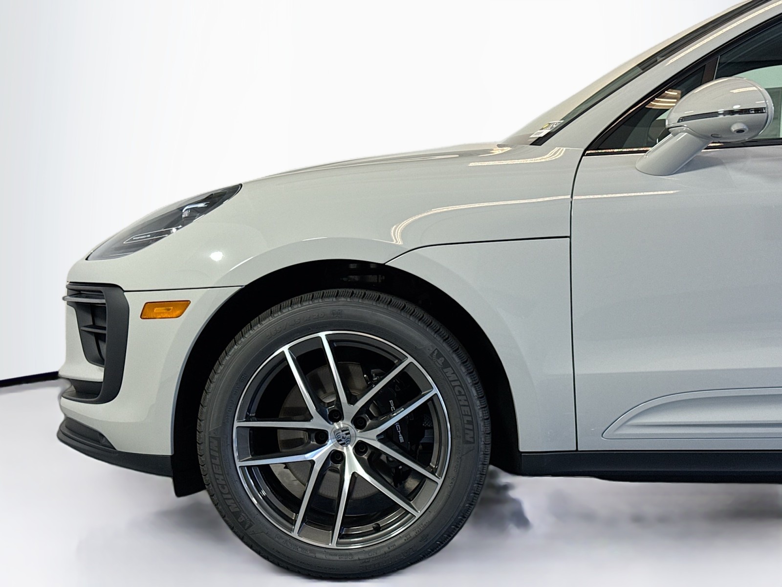 2025 Porsche Macan S photo 21