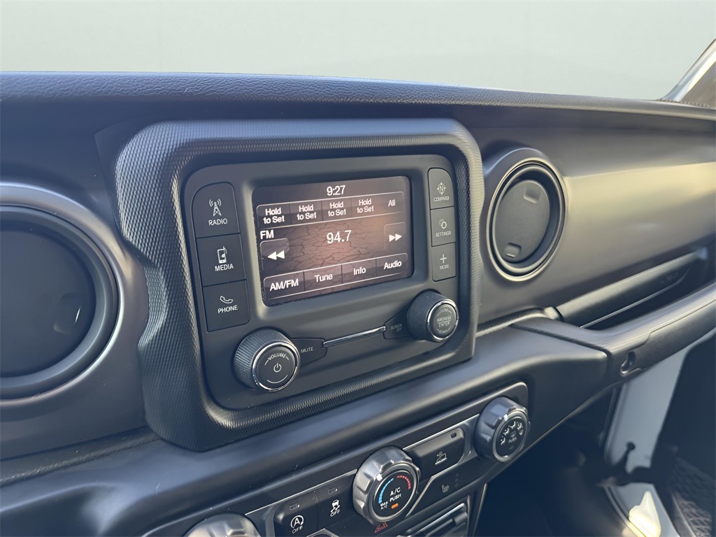 2021 Jeep Gladiator Willys photo 11
