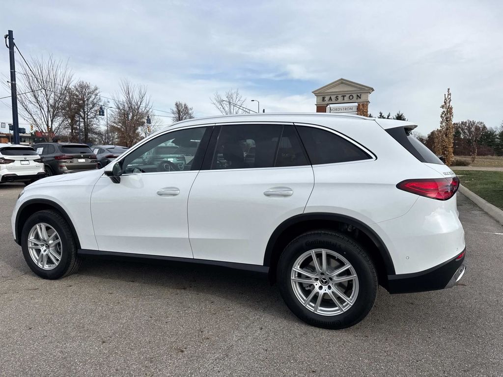 2026 Mercedes Benz GLC 300 4MATIC photo 2