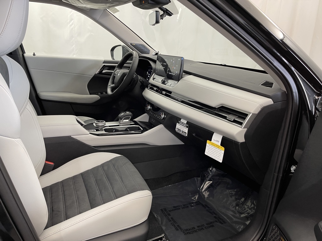2025 Mitsubishi Outlander SE photo 23