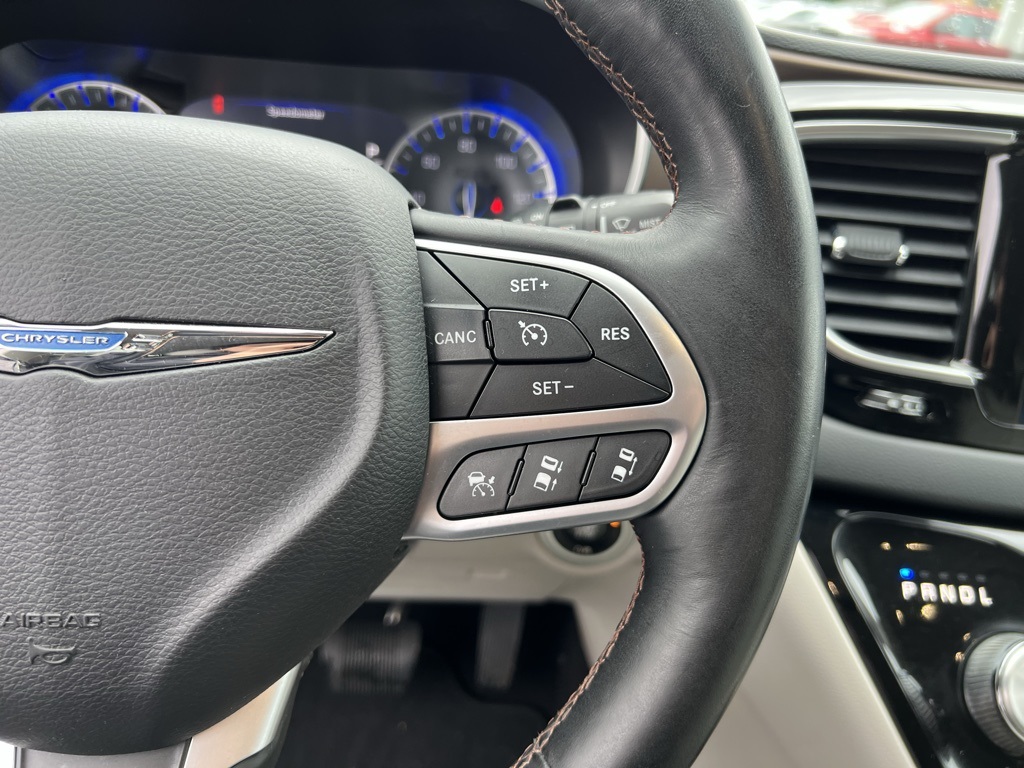 2017 Chrysler Pacifica Touring Plus photo 16