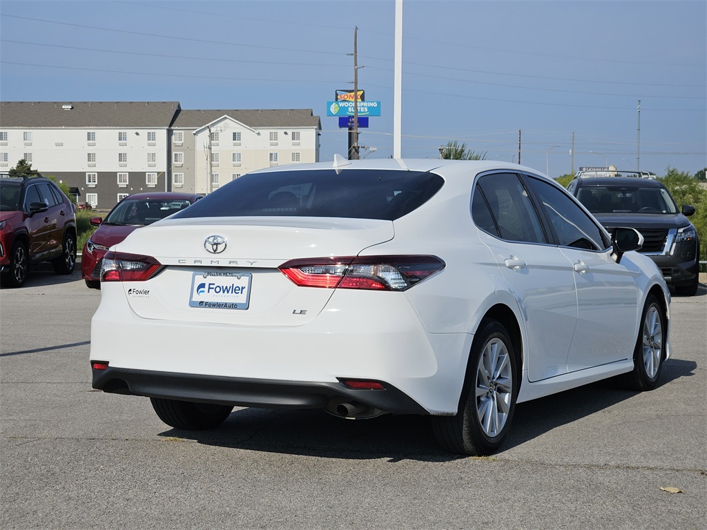 2022 Toyota Camry LE photo 4