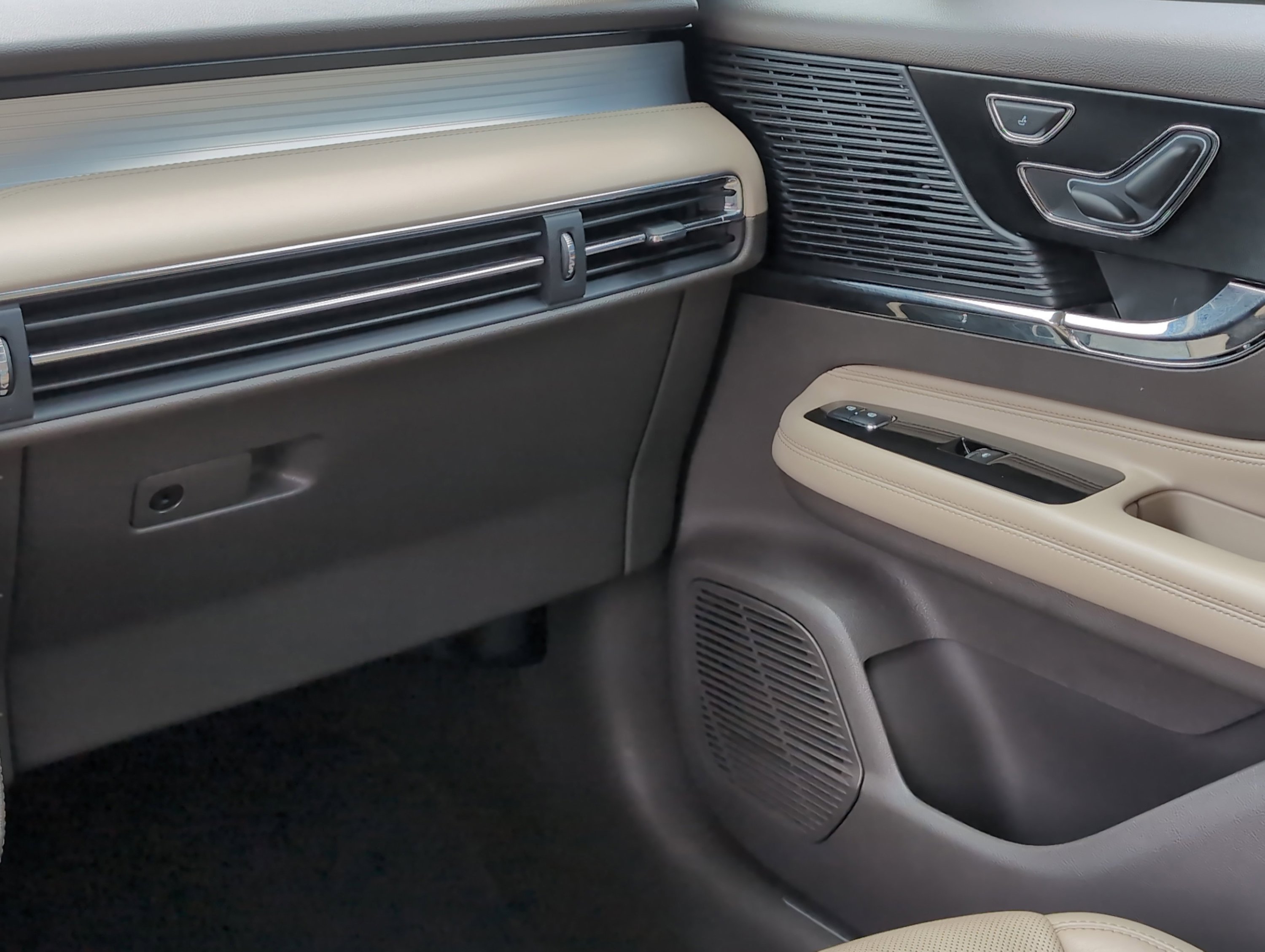 2020 Lincoln Corsair Standard photo 18