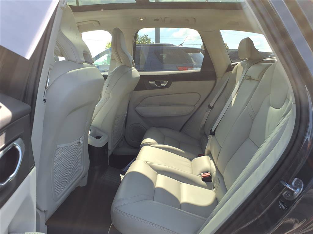 2022 Volvo XC60 Recharge Hybrid Inscription photo 23