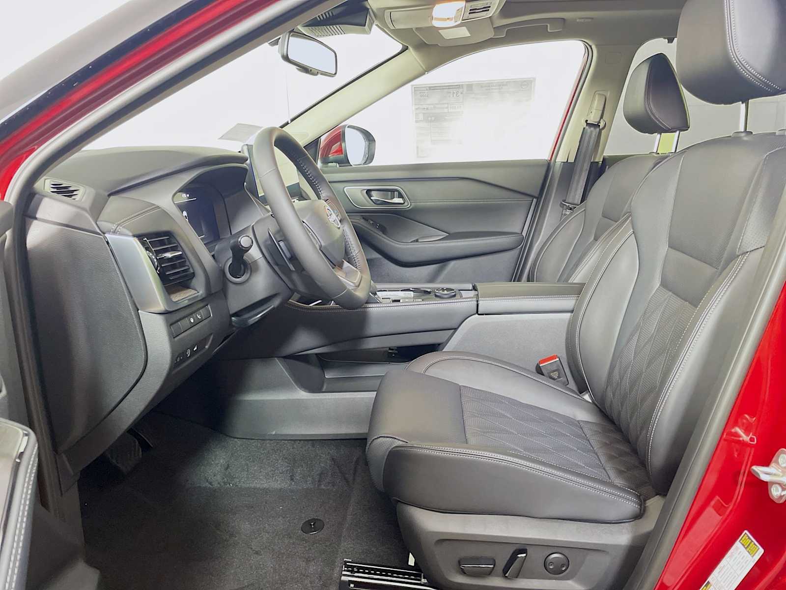 2026 Nissan Rogue Platinum photo 4