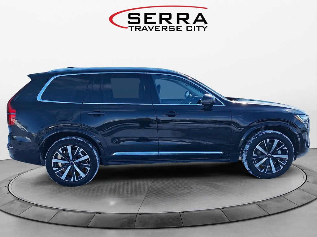 2025 Volvo XC90 Core photo 6