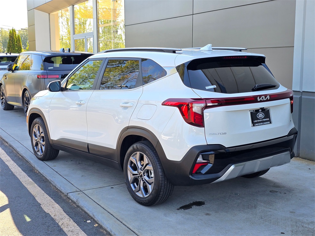2024 Kia Seltos S photo 2