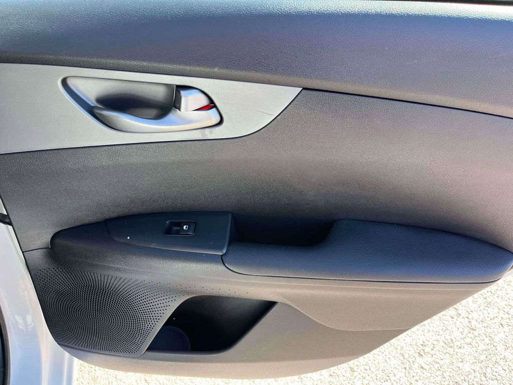2021 Kia Forte LXS photo 7
