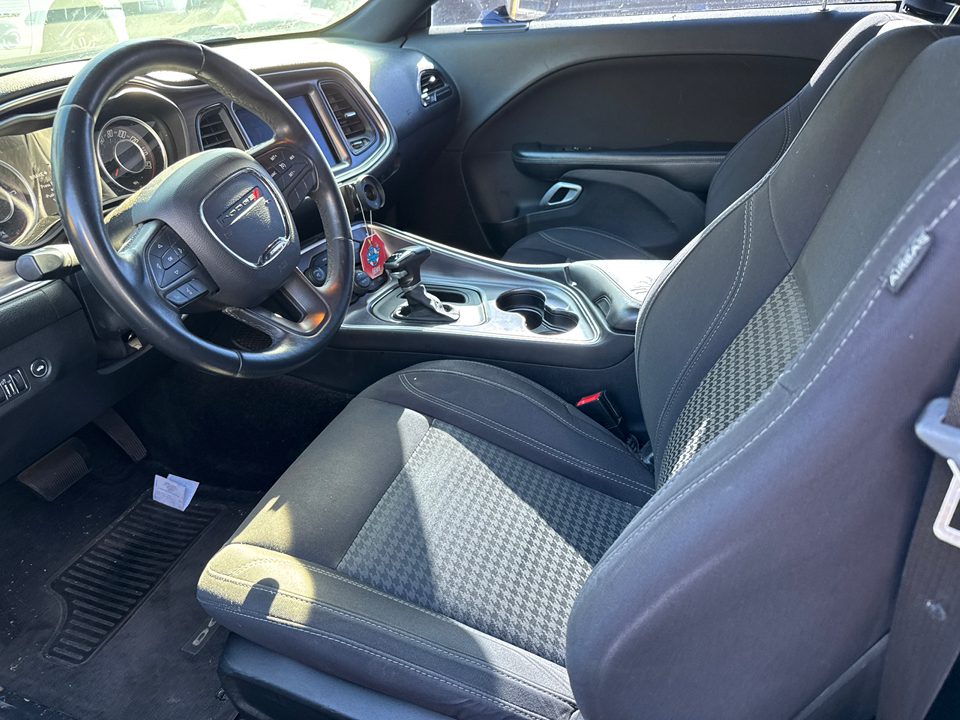 2015 Dodge Challenger SXT photo 9