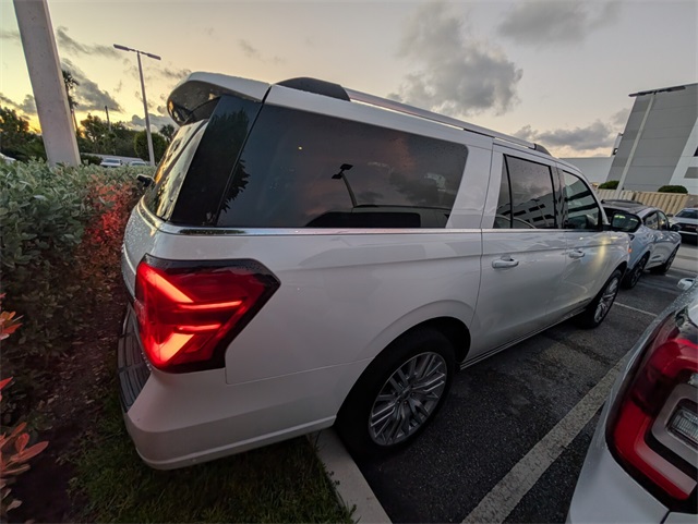 2024 Ford Expedition MAX Platinum photo 8