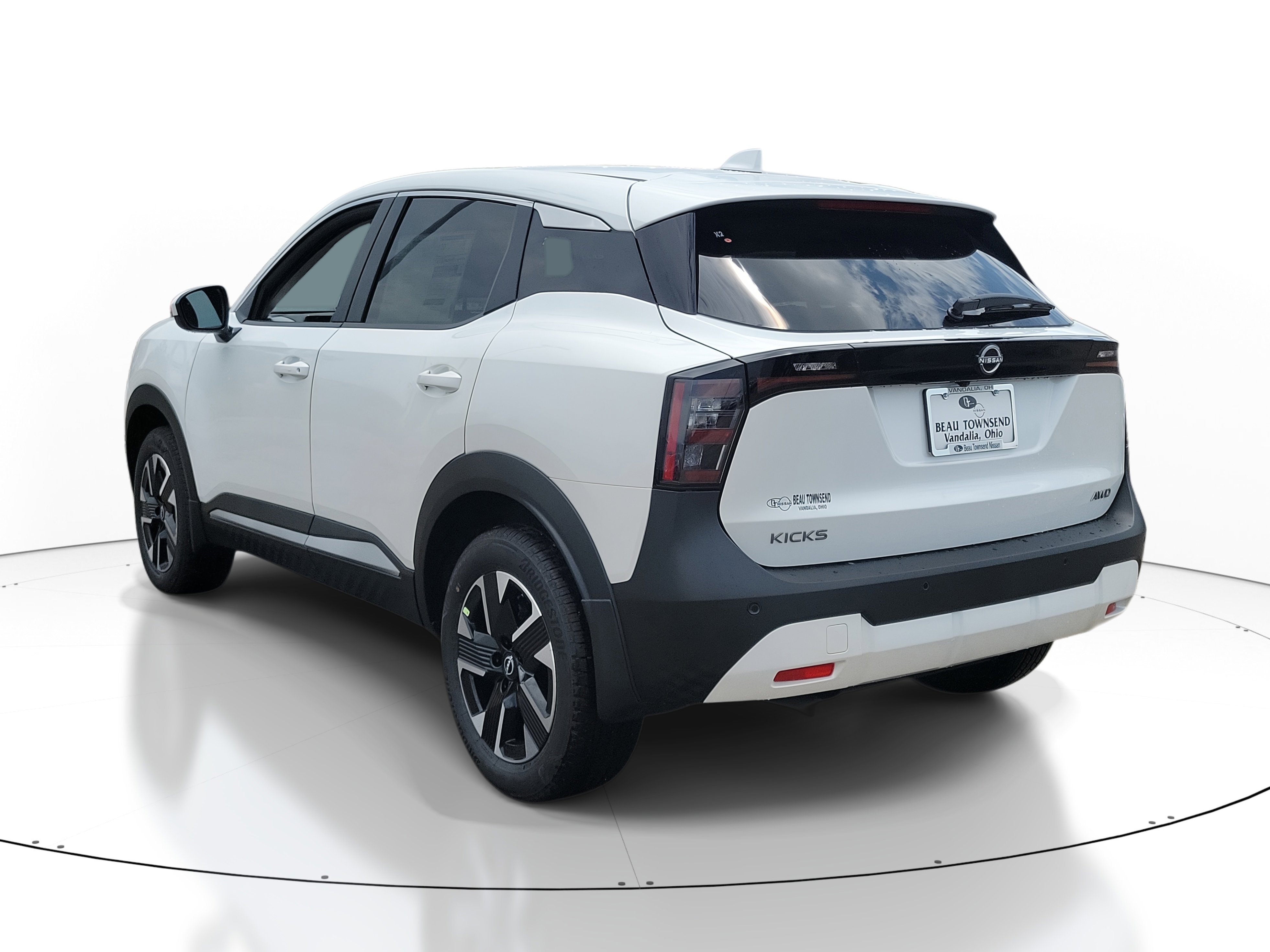 2025 Nissan Kicks SV photo 3