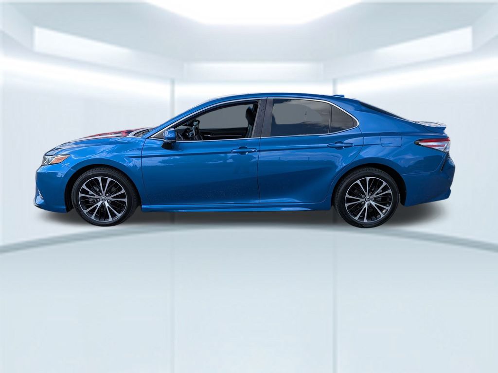 2020 Toyota Camry SE photo 2